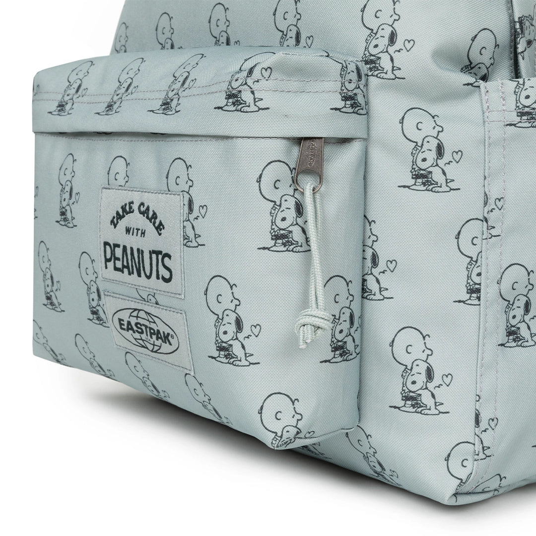 Sac à dos Eastpak Day Pak'R Peanuts Mint, gros plan sur la pochette avant