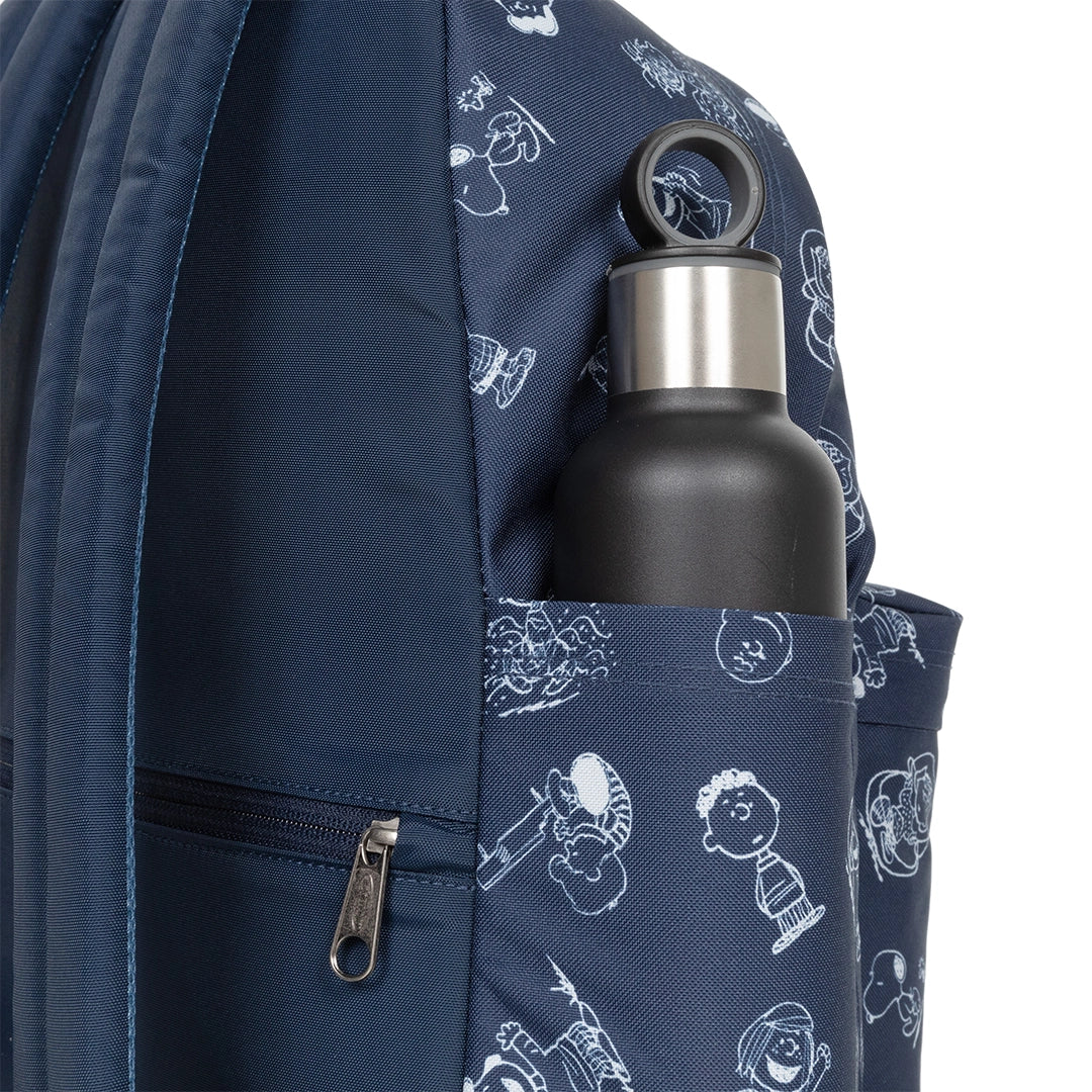 Sac à dos Eastpak Day Pak'R Peanuts Navy, gros plan sur la poche latérale