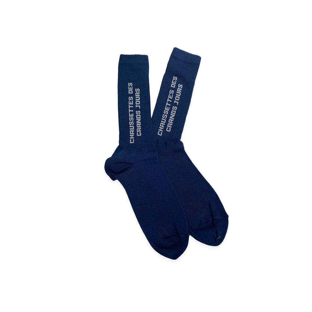 paire de chaussettes bleue avec lettrage blanc : "Chaussettes des grands jours"