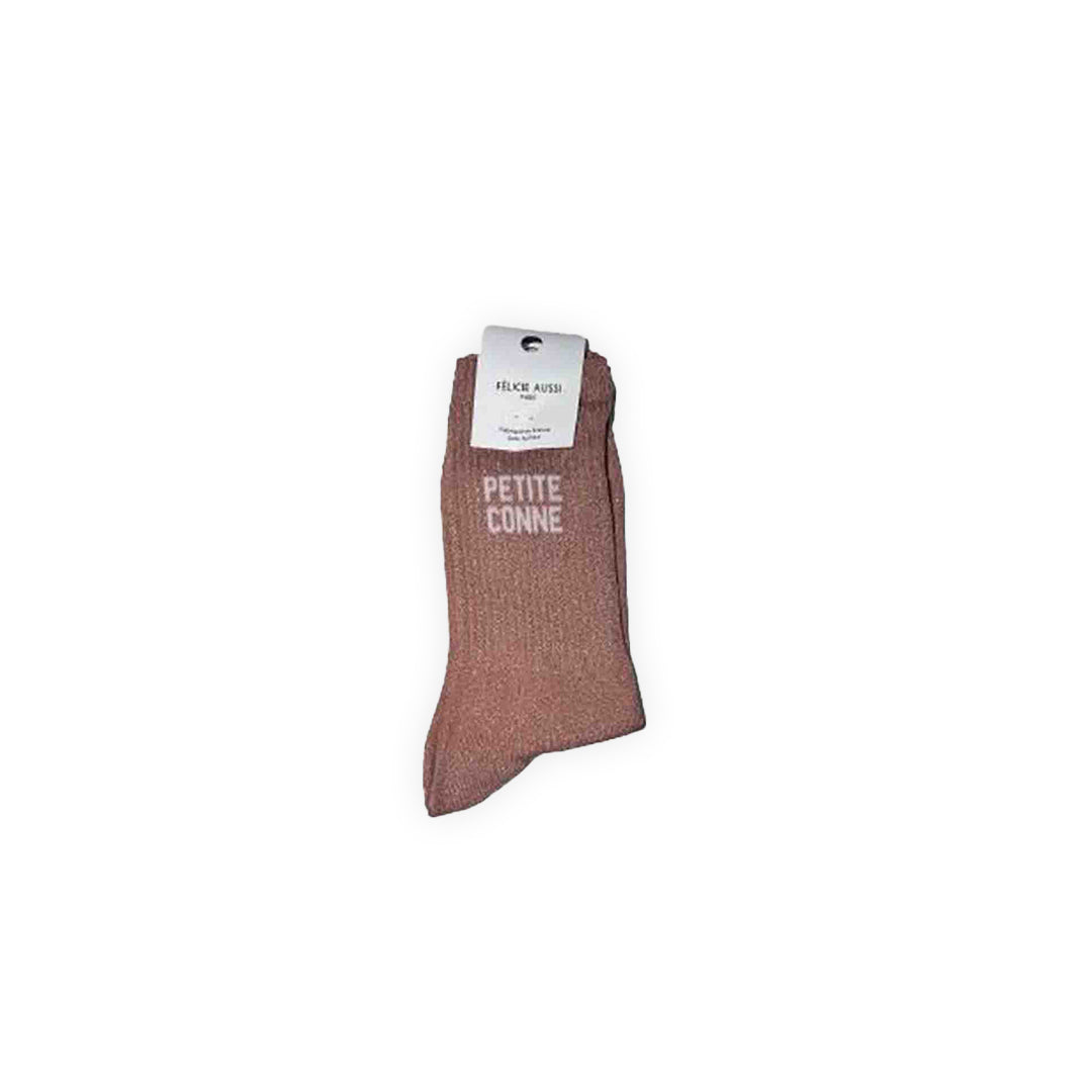 Paire de chaussettes à paillettes couleur taupe avec lettrage blanc : "Petite conne"