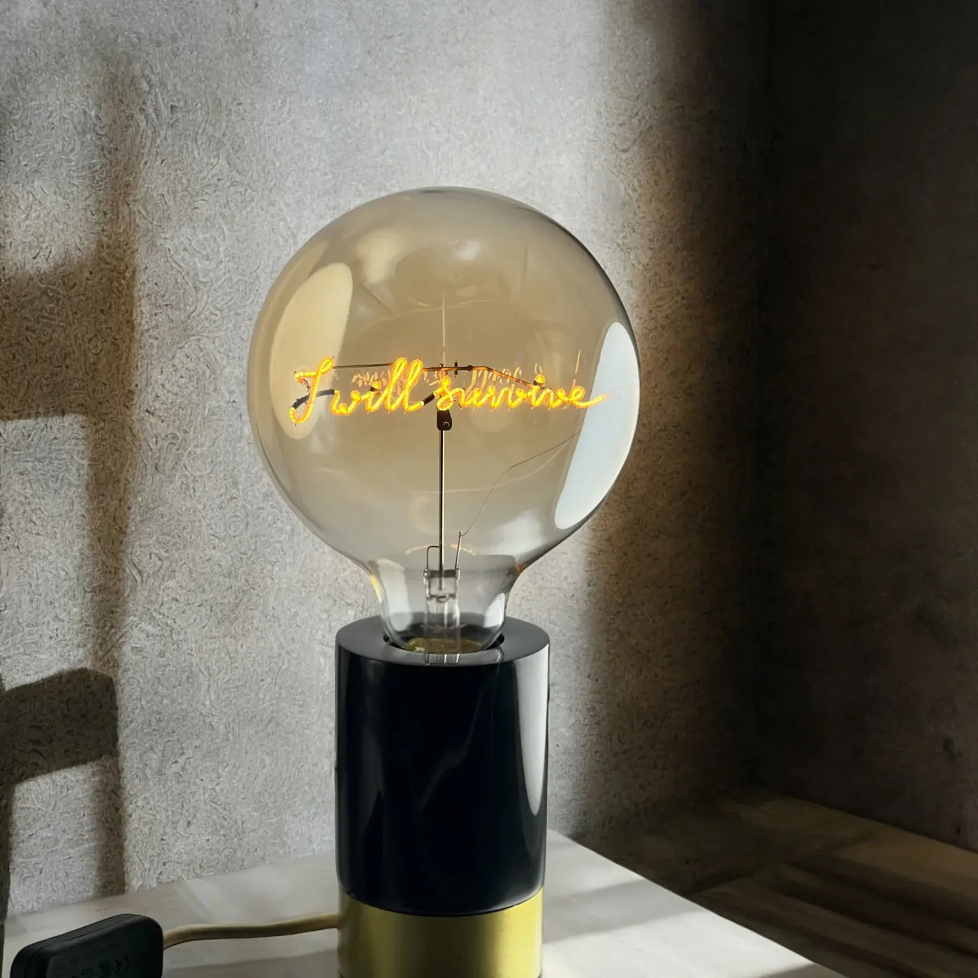 Ampoule I will survive