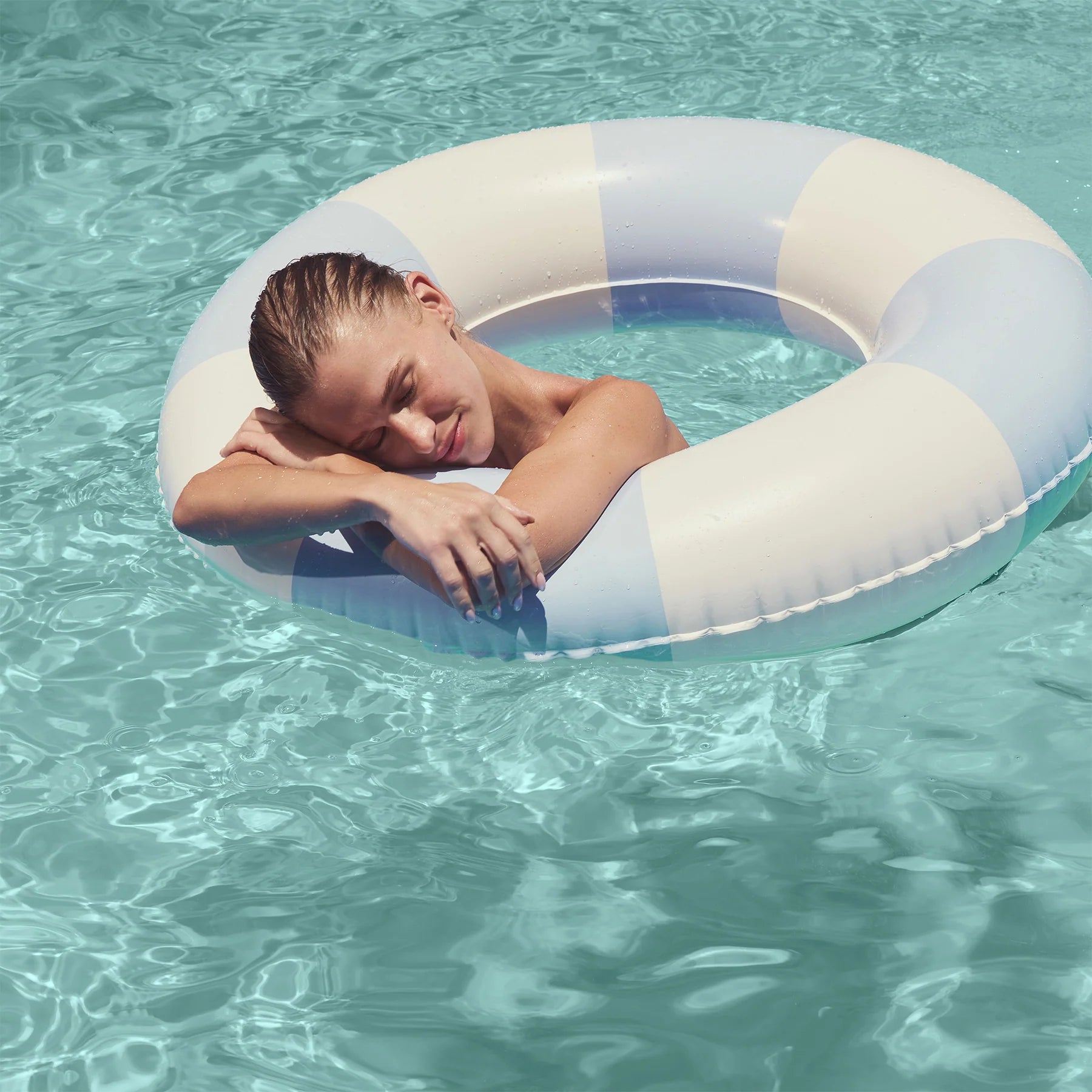 Sunnylife Bouée gonflable XL - Rayures
