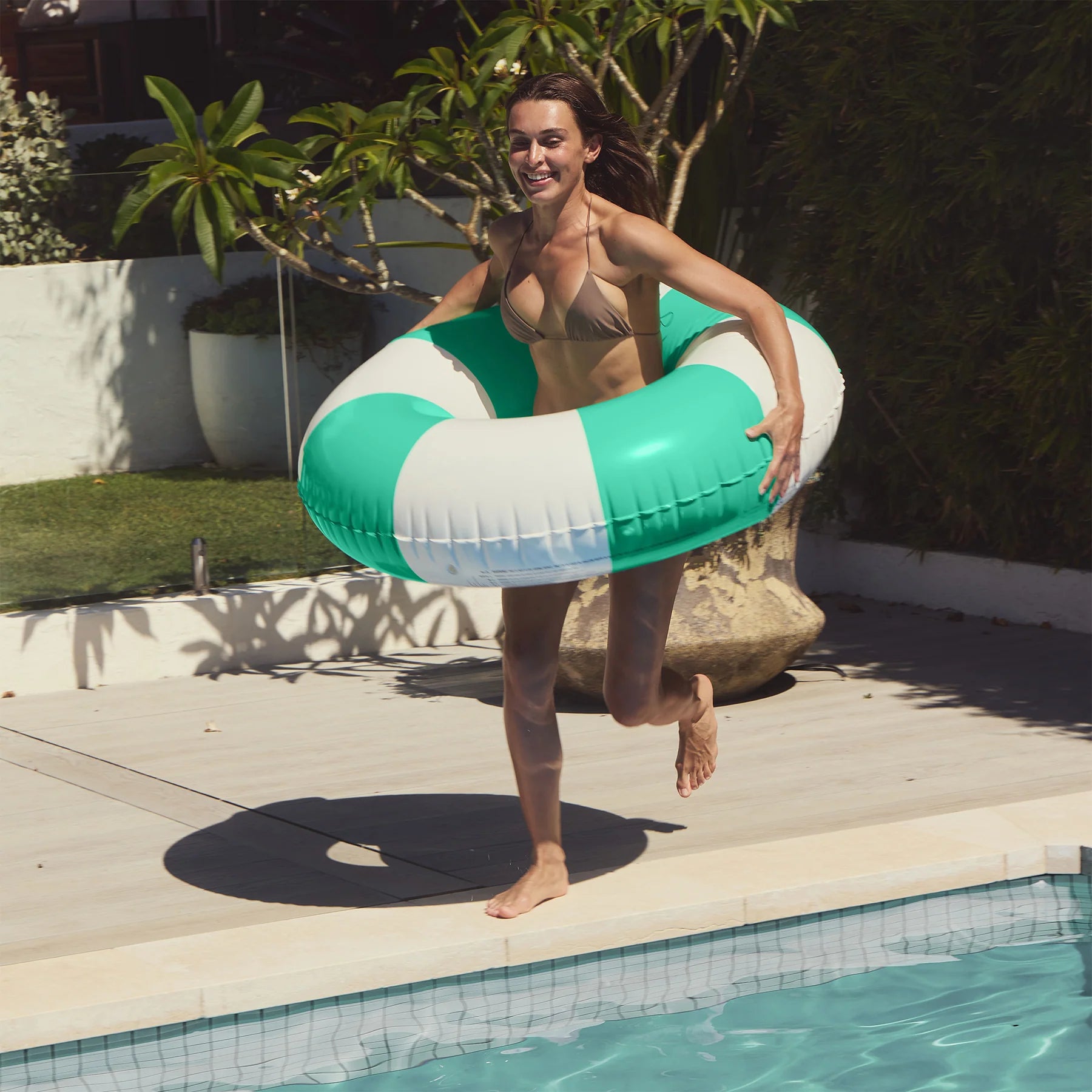 Sunnylife Bouée gonflable XL - Rayures