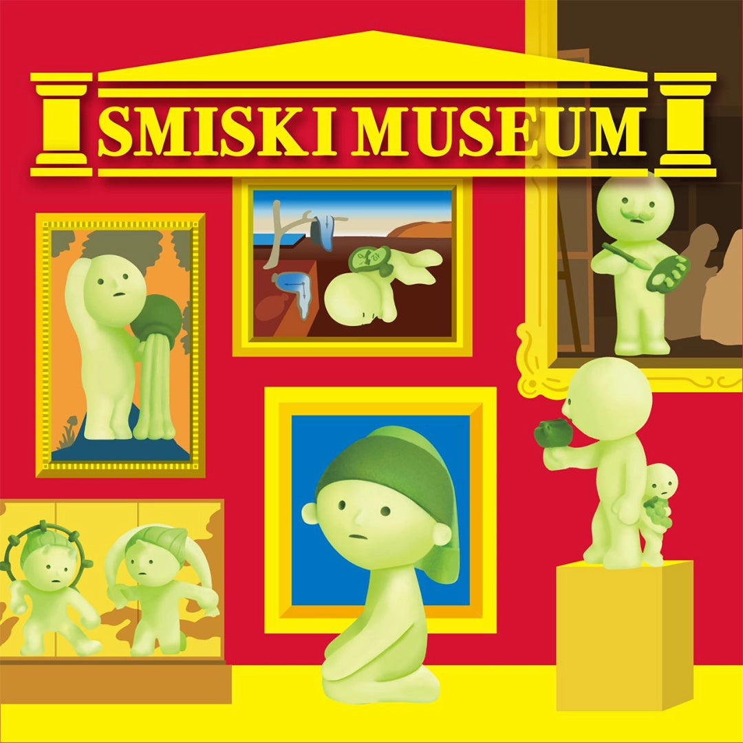 Illustration de la série Smiski Museum avec les figurines disposées dans un cadre de musée sur un fond rouge, représentant des œuvres d'art célèbres comme celles de Dali, Velázquez et La Jeune Fille à la Perle, mettant en valeur l'aspect phosphorescent et artistique des figurines.