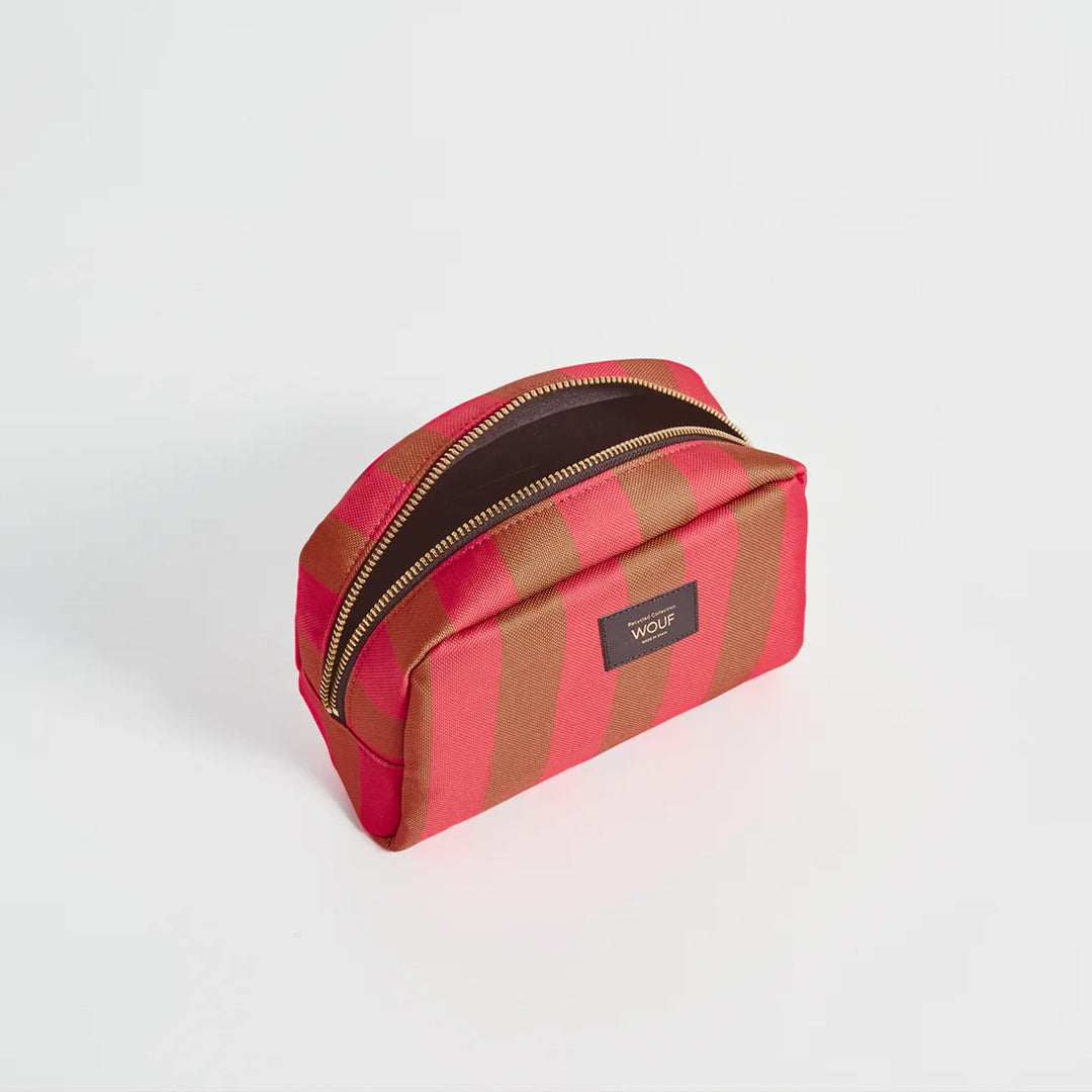 Vue de haut de la trousse de toilette Pat de Wouf, montrant l'intérieur spacieux et la fermeture éclair ouverte
