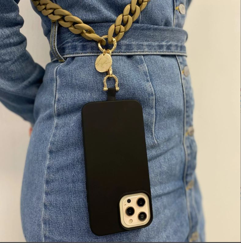 Adaptateur Universel pour chaine de Téléphone, La Coque Française, dipsonible chez Bathroom Graffiti.