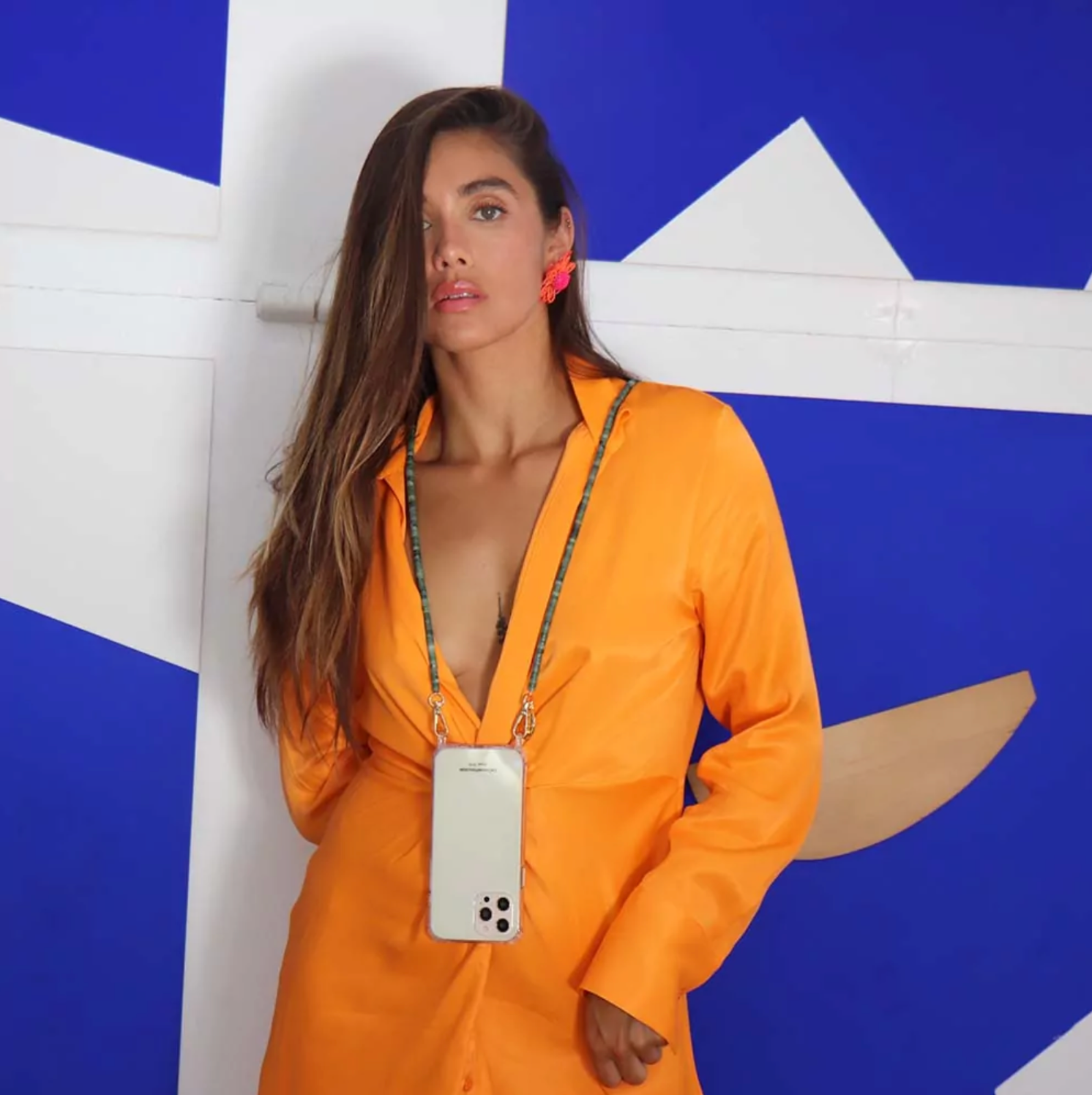 Accessoiriser son téléphone avec un bijoux, un collier ou une pochette