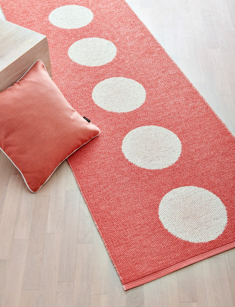 Pappelina Tapis Vera flamingo 70 x 150 cm
