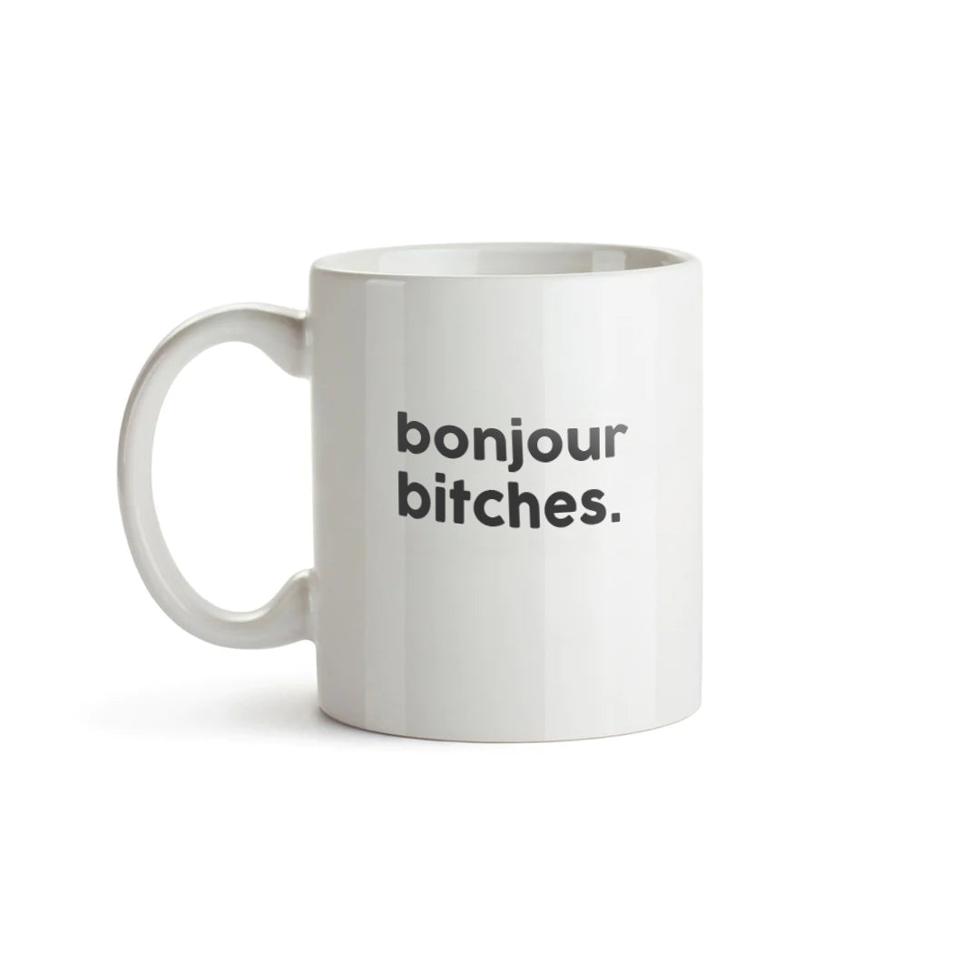 Mug blanc avec lettrage noir : "bonjour bitches."