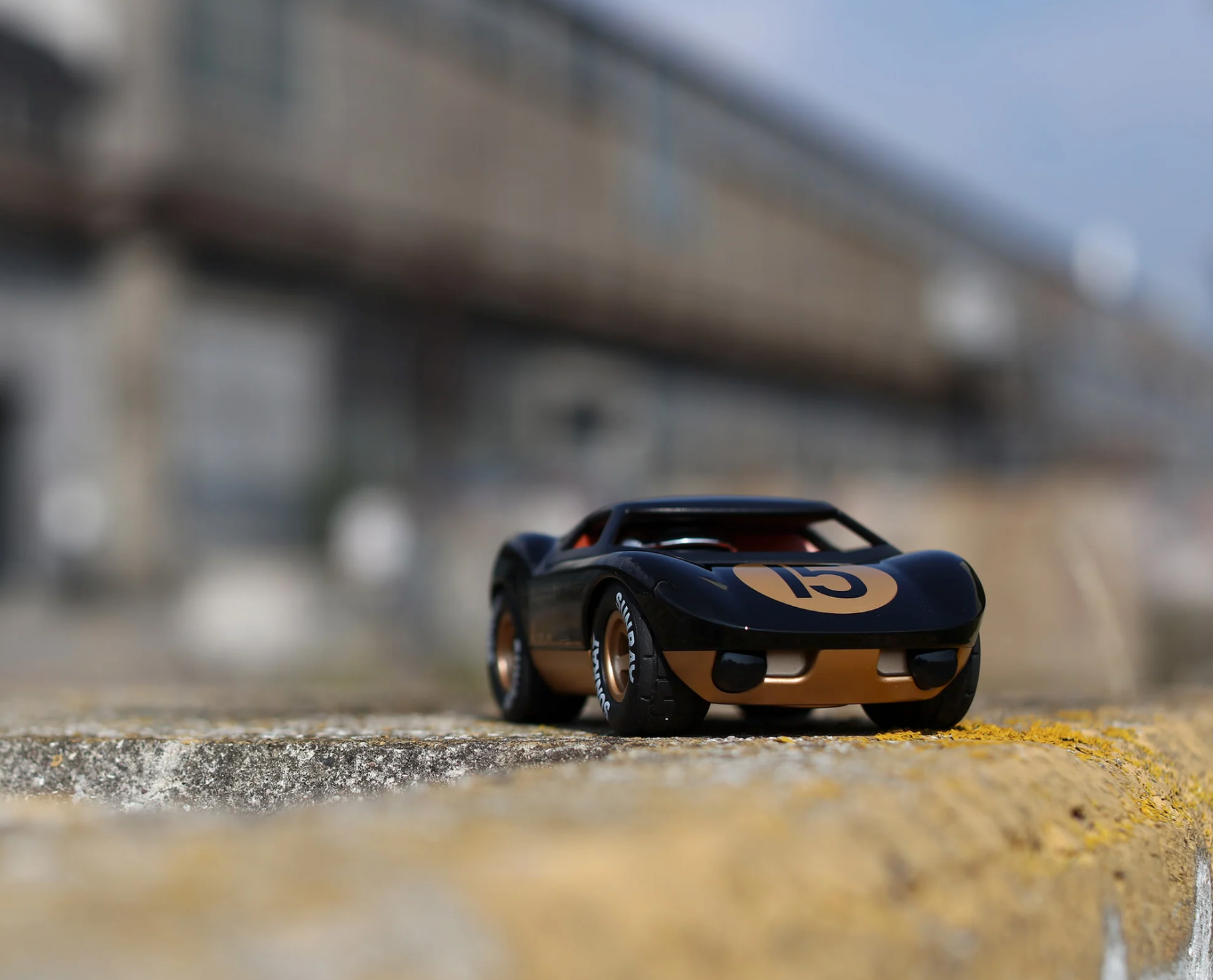 Voiture mini Ken Cave - Noir/Or