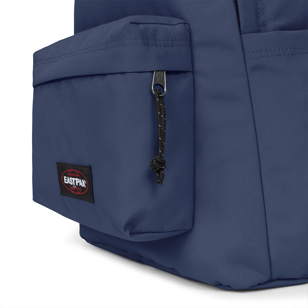 Sac à dos Eastpak Day Office Boat Navy, gros plan sur la poche avant
