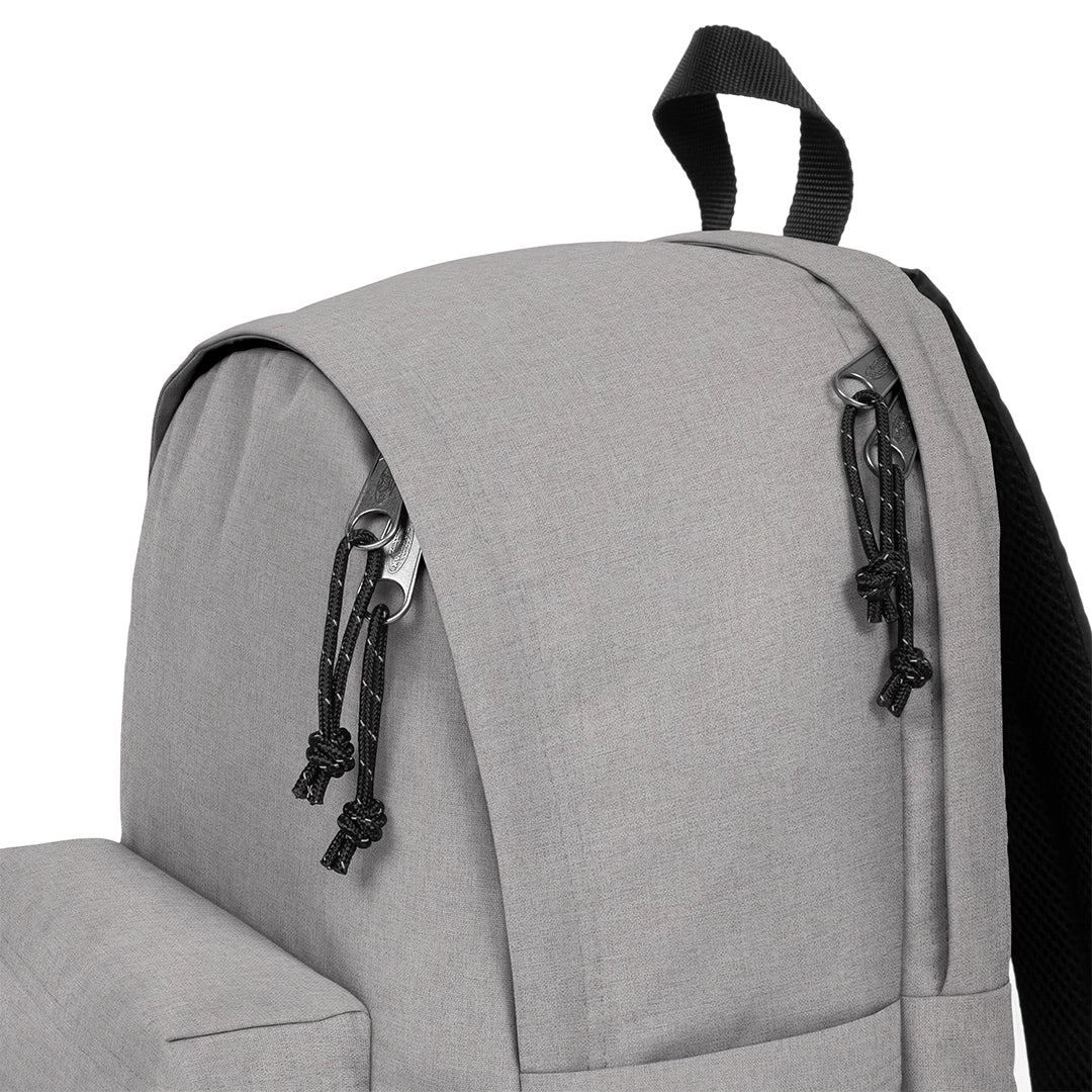 Sac à dos Eastpak Day Office Snow Grey, gros plan sur les fermetures