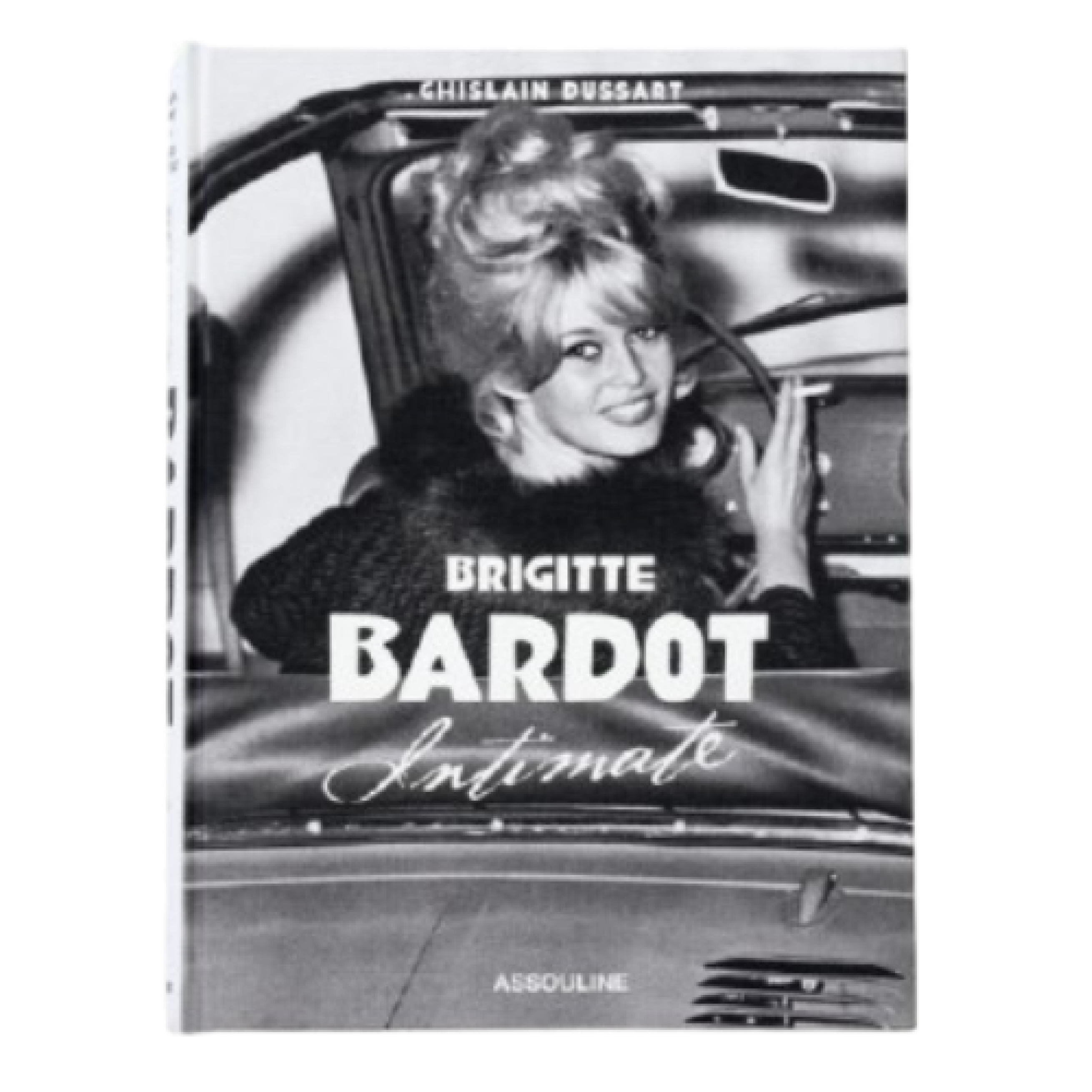 Livre Brigitte Bardot: Intimate d'Assouline, des photographies inédites de Jicky Dussart révélant la vie privée de Bardot à Saint-Tropez, enrichies des mots de l'actrice elle-même.