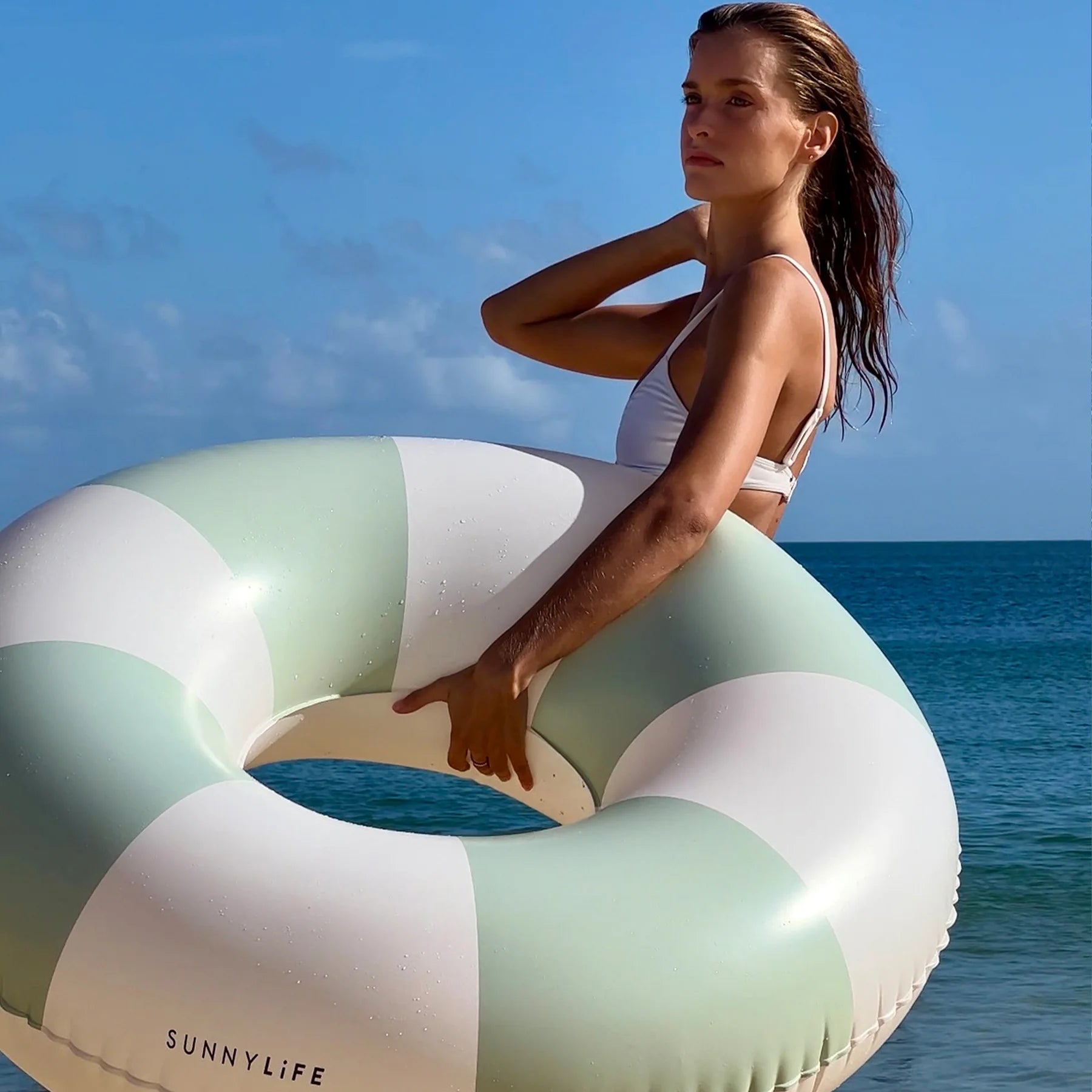 Sunnylife Bouée gonflable XL - Rayures