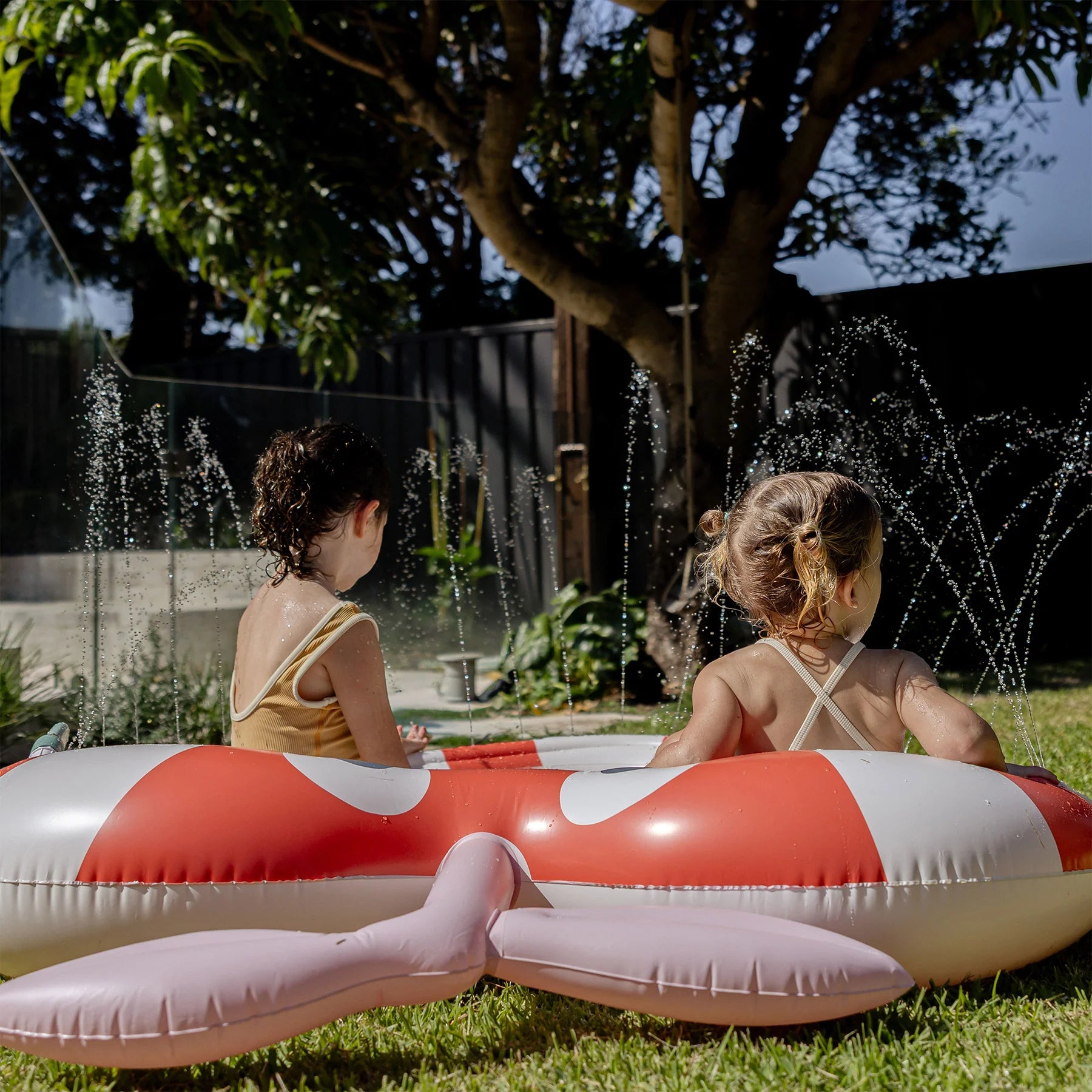 Sunnylife Tapis d'arrosage pour enfants - Poppy la pêche