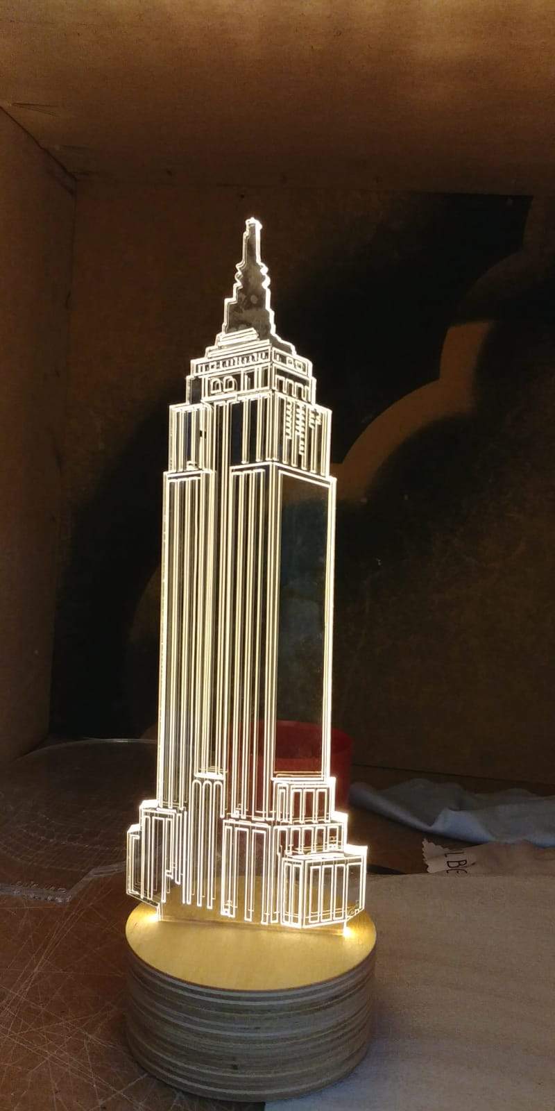 lampe LED effet 3D / H 26 cm / empire state