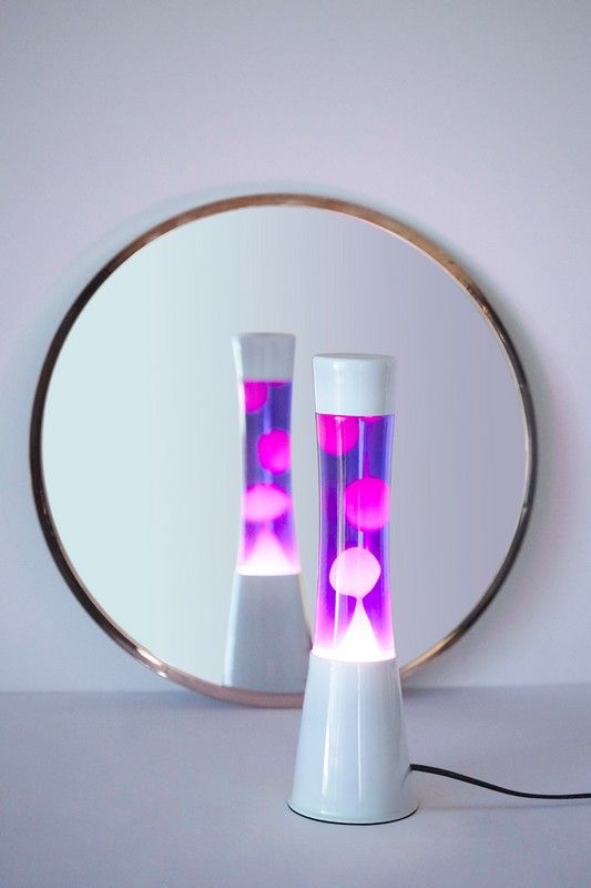 Lampe à lave H.40cm - violet base blanche